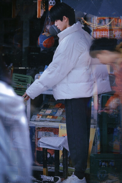 宋亚轩
一起等雨停 壁纸
