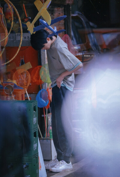 宋亚轩
一起等雨停 壁纸