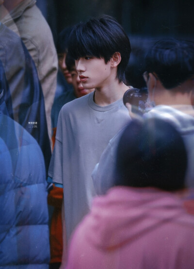 宋亚轩
一起等雨停 壁纸