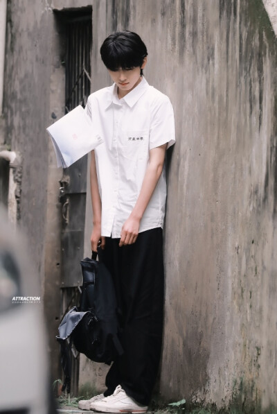 宋亚轩
一起等雨停 壁纸