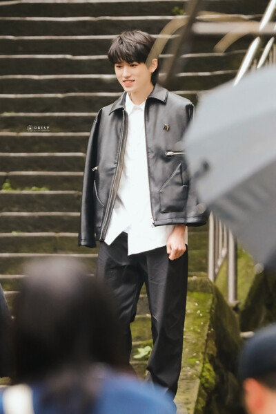 宋亚轩
一起等雨停 壁纸