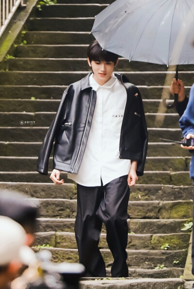 宋亚轩
一起等雨停 壁纸