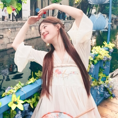 赵露思
（最近太喜欢星汉灿烂了 修了很多露思(｡>∀<｡)
还有没看星汉灿烂的宝吗？！ 快去看！！！