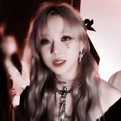 :/“玫瑰落了满地.”
N：金玟庭
©️关川历