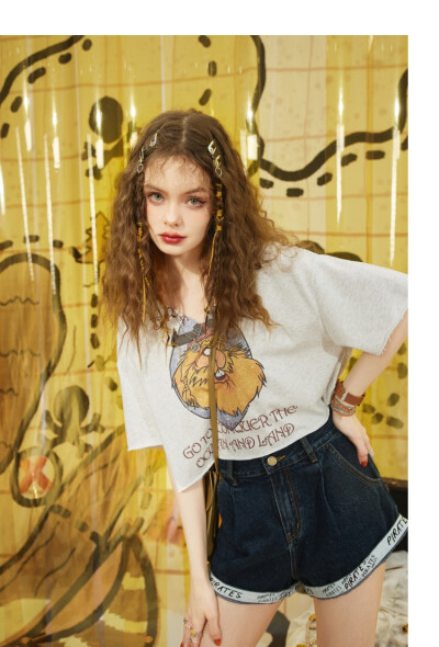 姿势参考半身，服装纹理