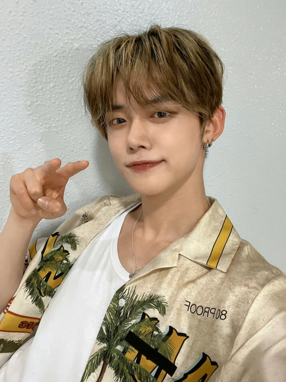 TXT 崔然竣
cr.wb