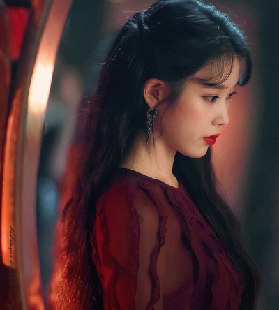 IU