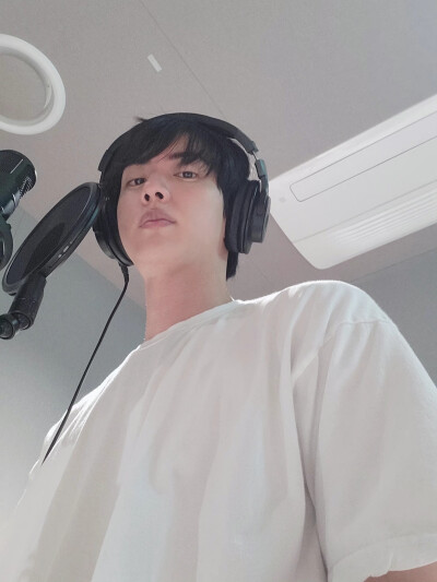 金硕珍
220722 weverse