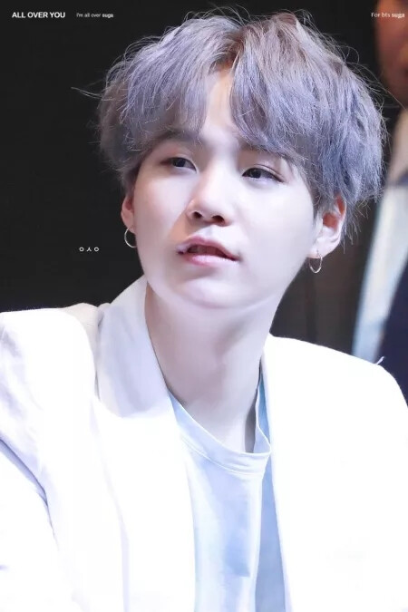 闵SUGA