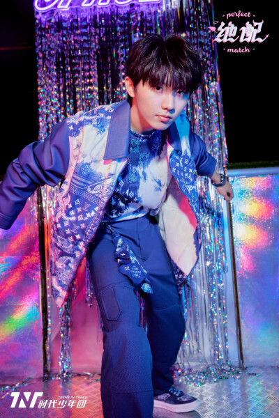 ᵀʰᵉʳᵉ ᵃʳᵉ ˢᵗᵃʳˢ ⁱⁿ ᵗʰᵉ ᵐᵒᵒⁿ ,ᴵ ʲᵘˢᵗ ʷᵃⁿᵗ ʸᵒᵘ.
月有众星，我只要你。