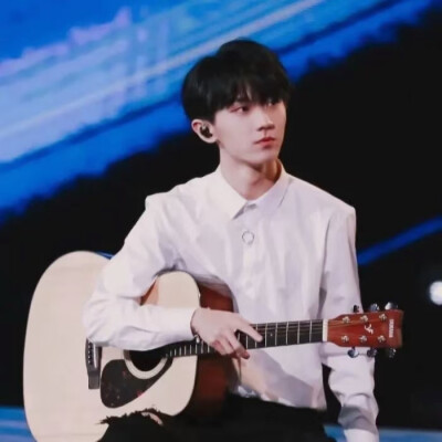 ᵀʰᵉʳᵉ ᵃʳᵉ ˢᵗᵃʳˢ ⁱⁿ ᵗʰᵉ ᵐᵒᵒⁿ ,ᴵ ʲᵘˢᵗ ʷᵃⁿᵗ ʸᵒᵘ.
月有众星，我只要你。