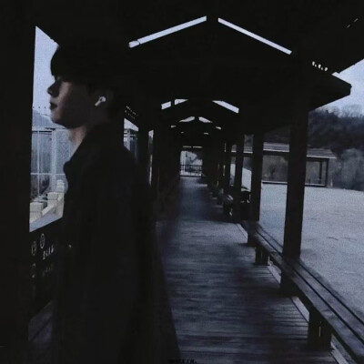 ᵀʰᵉʳᵉ ᵃʳᵉ ˢᵗᵃʳˢ ⁱⁿ ᵗʰᵉ ᵐᵒᵒⁿ ,ᴵ ʲᵘˢᵗ ʷᵃⁿᵗ ʸᵒᵘ.
月有众星，我只要你。