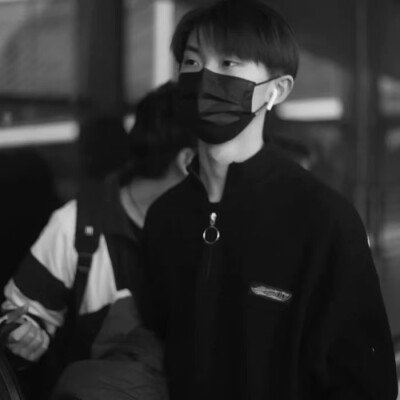 ᵀʰᵉʳᵉ ᵃʳᵉ ˢᵗᵃʳˢ ⁱⁿ ᵗʰᵉ ᵐᵒᵒⁿ ,ᴵ ʲᵘˢᵗ ʷᵃⁿᵗ ʸᵒᵘ.
月有众星，我只要你。