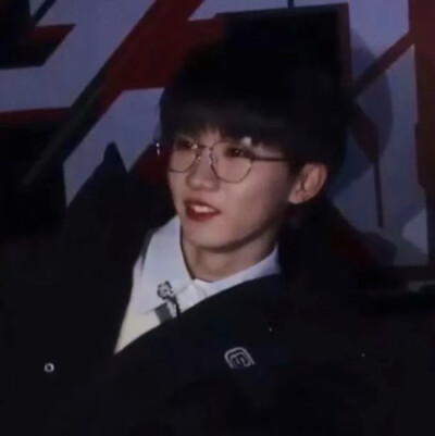 ᵀʰᵉʳᵉ ᵃʳᵉ ˢᵗᵃʳˢ ⁱⁿ ᵗʰᵉ ᵐᵒᵒⁿ ,ᴵ ʲᵘˢᵗ ʷᵃⁿᵗ ʸᵒᵘ.
月有众星，我只要你。