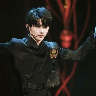 ᵀʰᵉʳᵉ ᵃʳᵉ ˢᵗᵃʳˢ ⁱⁿ ᵗʰᵉ ᵐᵒᵒⁿ ,ᴵ ʲᵘˢᵗ ʷᵃⁿᵗ ʸᵒᵘ.
月有众星，我只要你。