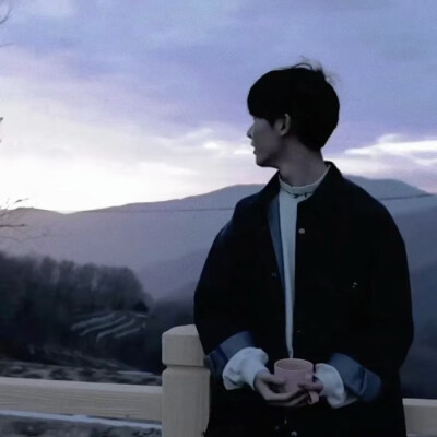 ᵀʰᵉʳᵉ ᵃʳᵉ ˢᵗᵃʳˢ ⁱⁿ ᵗʰᵉ ᵐᵒᵒⁿ ,ᴵ ʲᵘˢᵗ ʷᵃⁿᵗ ʸᵒᵘ.
月有众星，我只要你。