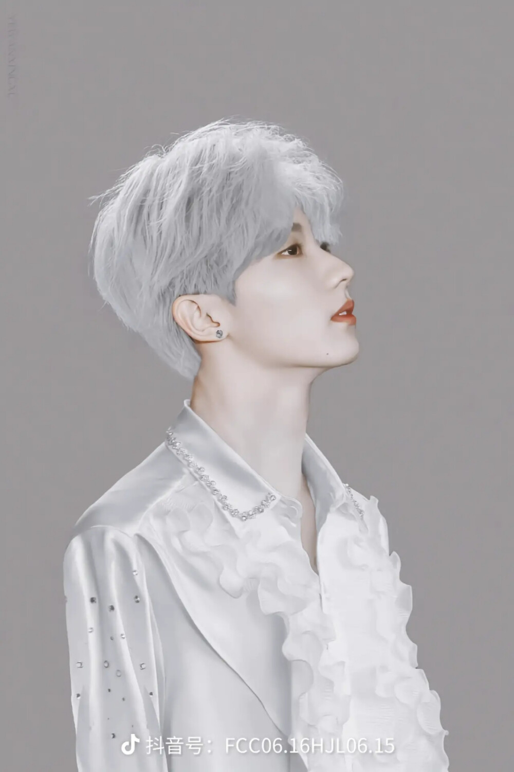 ᵀʰᵉʳᵉ ᵃʳᵉ ˢᵗᵃʳˢ ⁱⁿ ᵗʰᵉ ᵐᵒᵒⁿ ,ᴵ ʲᵘˢᵗ ʷᵃⁿᵗ ʸᵒᵘ.
月有众星，我只要你。