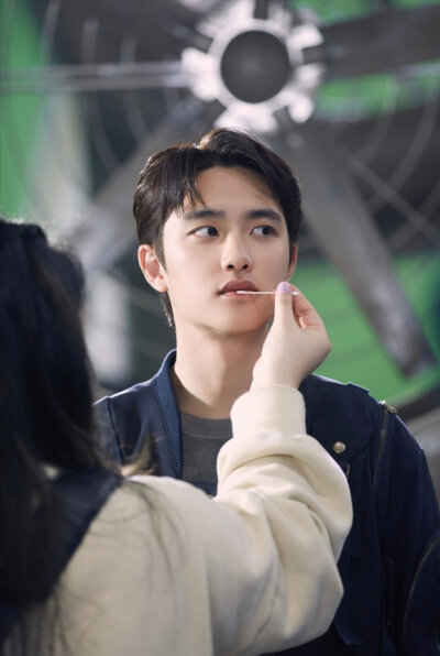 都暻秀 | 都敬秀 | 既然今天是mini1发行一周年那就浅浅发几张鹅王近照（去年的已经算近照了） 莫名感觉好慈祥好慈眉善目xxx其实我是古早小甜豆的唯粉