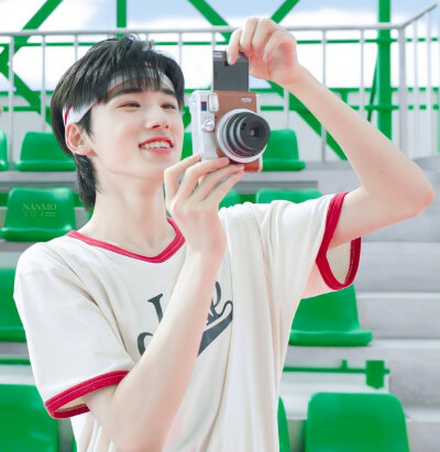 宋亚轩高清图片，歌曲《绝配》