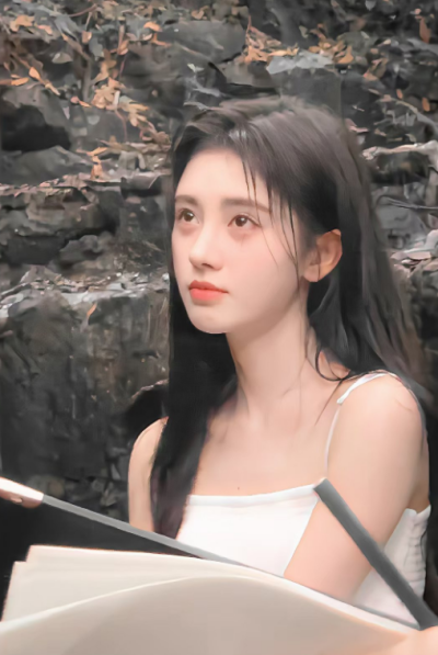 “比海更深的情话大概就是我的每个草稿纸上都有你的名字。”