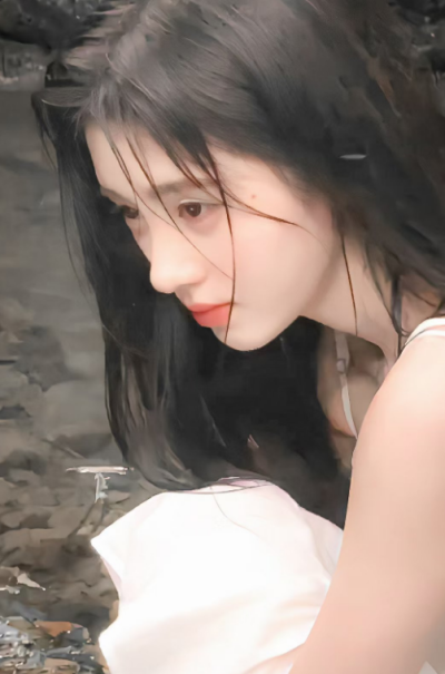 “比海更深的情话大概就是我的每个草稿纸上都有你的名字。”