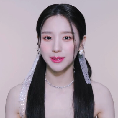 LOONA｜田姬振可二改
二改描述注明Lynne