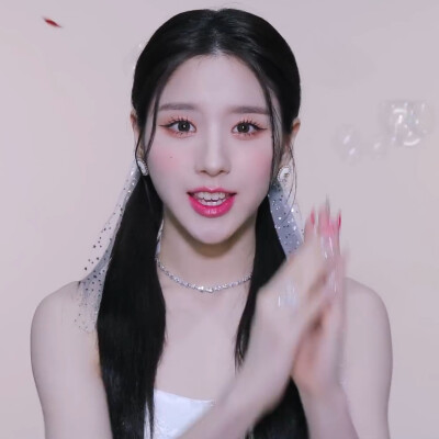 LOONA｜田姬振可二改
二改描述注明Lynne