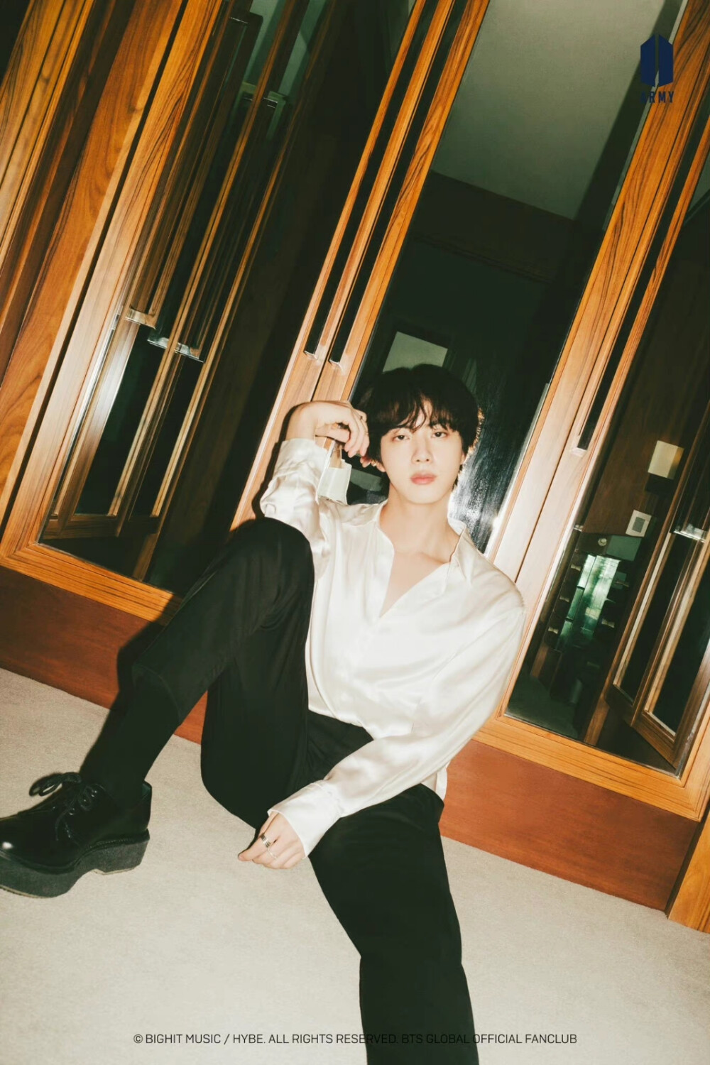 金硕珍
220727 weverse
BTS SUITE LIFE PHOTO JIN(BLACK Ver)