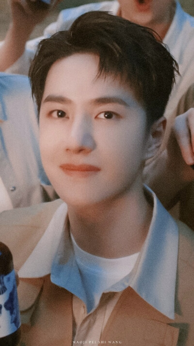 黑狮LOWEN：
纯享版的@UNIQ-王一博 露营Vlog来了！带上黑狮露营礼盒，一起出发！ #王一博代言黑狮啤酒全系列#
http://t.cn/A6artHdz ​​​