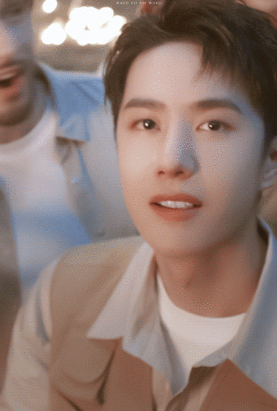 黑狮LOWEN：
纯享版的@UNIQ-王一博 露营Vlog来了！带上黑狮露营礼盒，一起出发！ #王一博代言黑狮啤酒全系列#
http://t.cn/A6artHdz ​​​