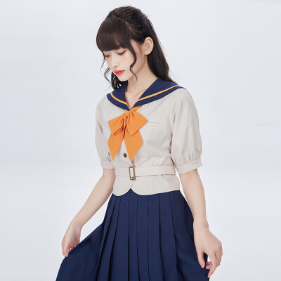 果然还是中长裙更有乖巧的感觉，梗豆物语家的澄和高，中袖设计遮住手臂上的肉肉，收腰设计掐出小细腰，太有心机了吧！