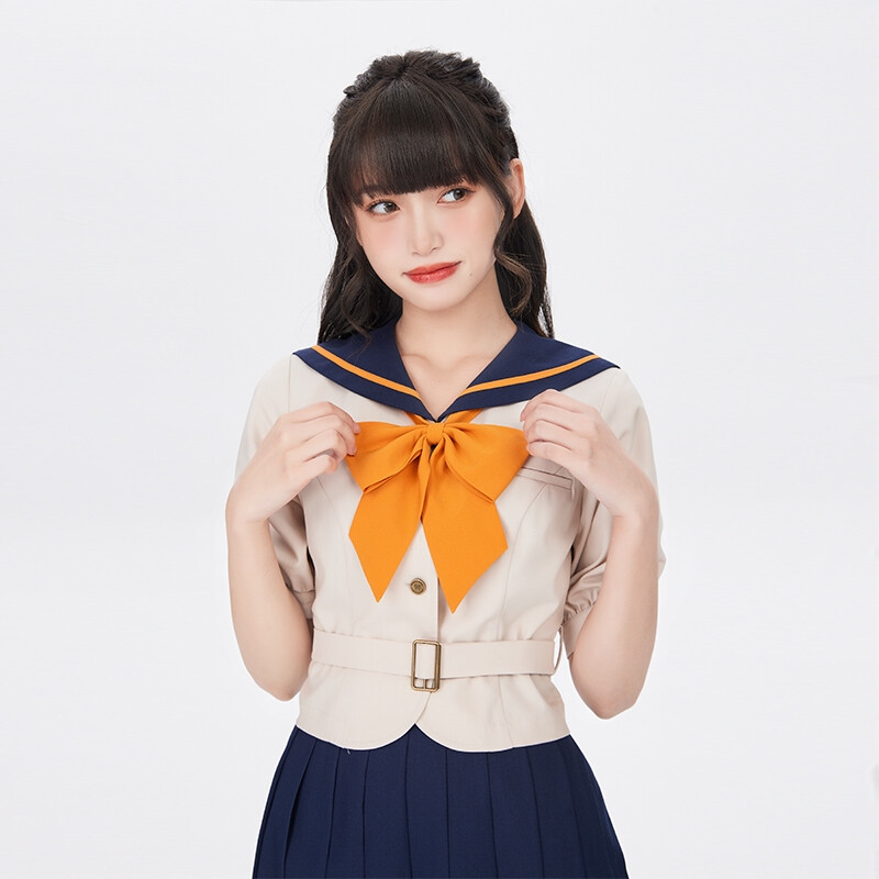 果然还是中长裙更有乖巧的感觉，梗豆物语家的澄和高，中袖设计遮住手臂上的肉肉，收腰设计掐出小细腰，太有心机了吧！