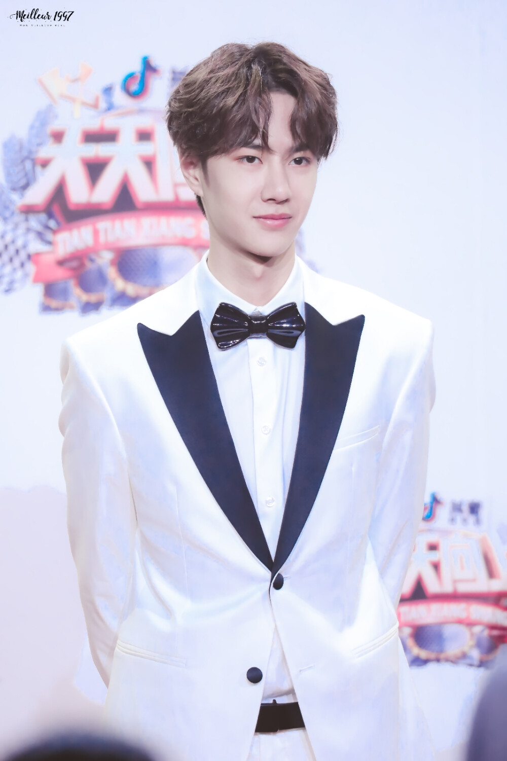 180730 天天向上十周年媒体群访 @UNIQ-王一博 ​​​❦白西装奶盖好可爱❦ cr:logo