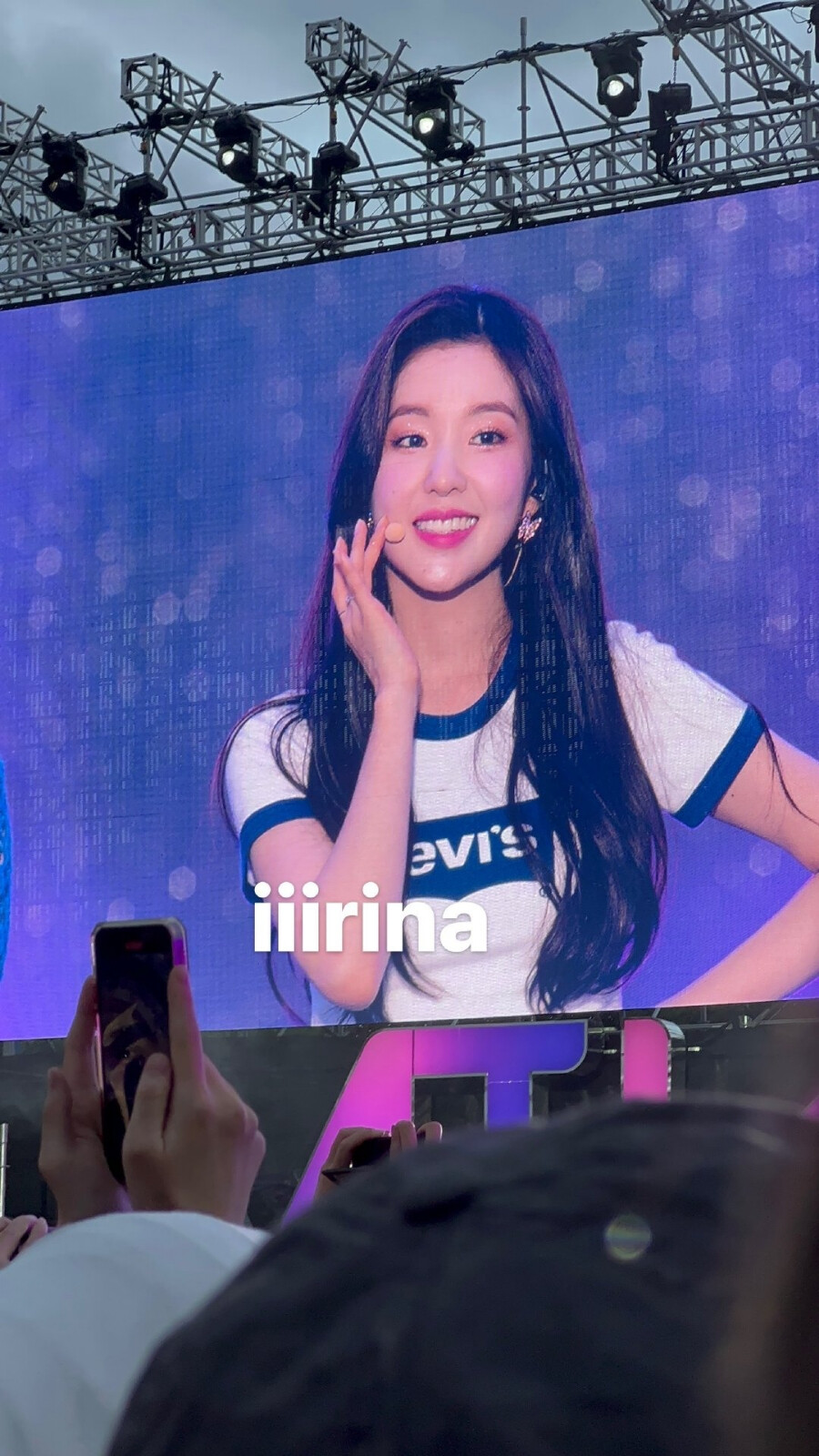 今天在伦敦mik festival演出的red velvet成员irene裴珠泫生图再次美