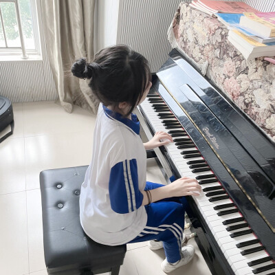 真人女头 禁商用 二传标明出处：年年有余