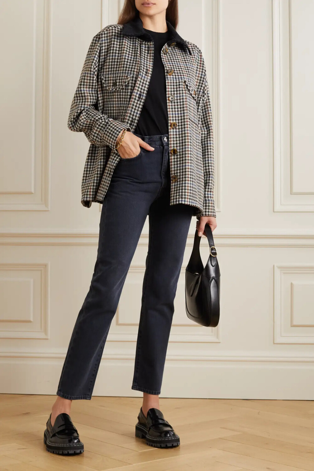 blazé milano 素以剪裁精良的西装外套闻名,品牌这款 "zana" 衬衫式