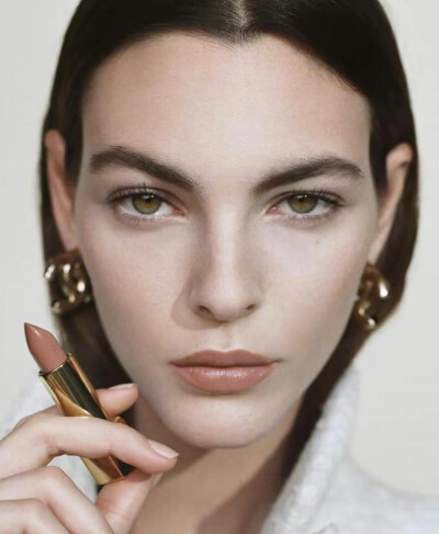 Chanel Beauty F/W 2022 Campaign & Ports 1961 F/W 2022 Campaign