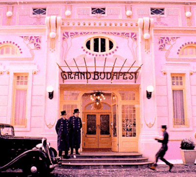 《布达佩斯大饭店》中的奇妙粉色。 ​​​​