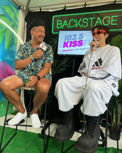 郑号锡
220801 103.5 KISS FM Chicago