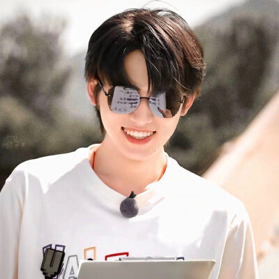 宋亚轩精美图片