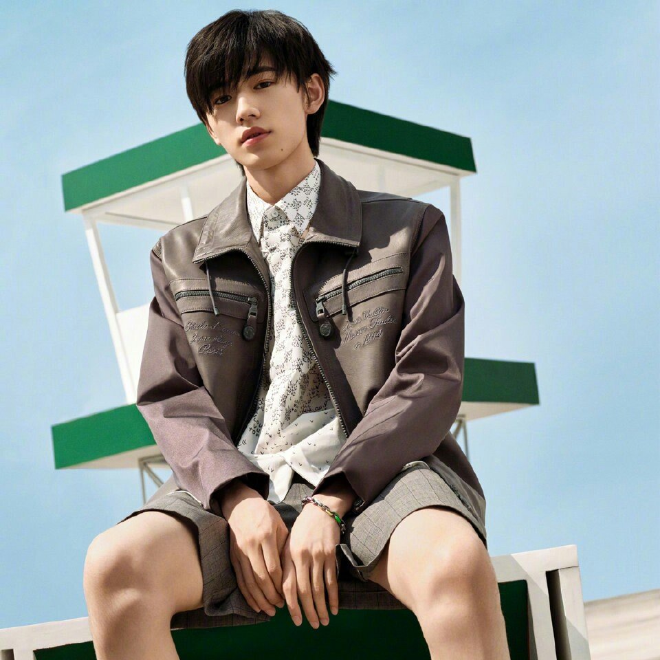 宋亚轩精美图片