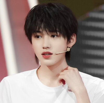 宋亚轩精美图片