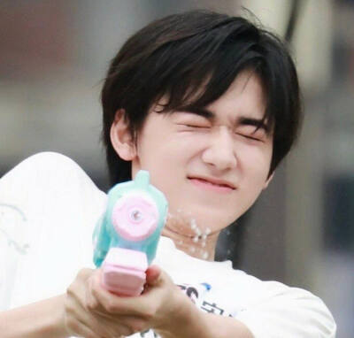 宋亚轩精美图片