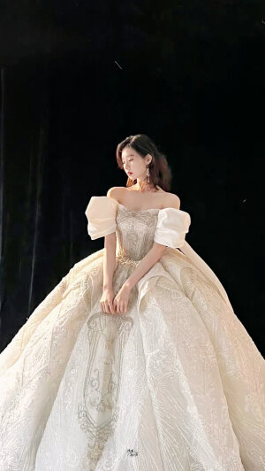 张艺凡.
京城名怜
图源自wb.