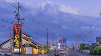 ——
微风和晚霞是顶级的浪漫。