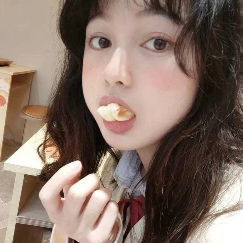 舔了舔自己的嘴唇好甜果然是甜妹 - 堆糖,美图壁纸兴趣社区