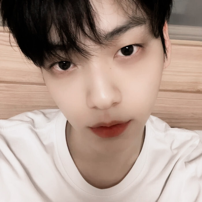 崔秀彬怎么这么可爱啊 有点圈粉了(๑•́‧̫•̀๑)