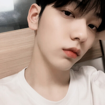 崔秀彬怎么这么可爱啊 有点圈粉了(๑•́‧̫•̀๑)