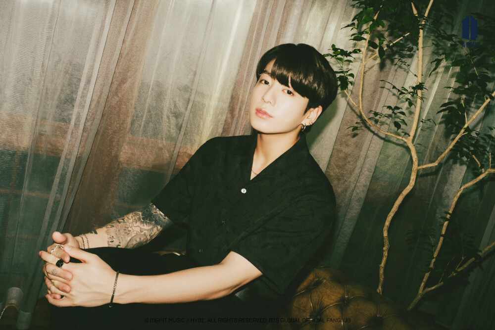 田柾国
220802 weverse
BTS SUITE LIFE PHOTO Jungkook(BLACK Ver)