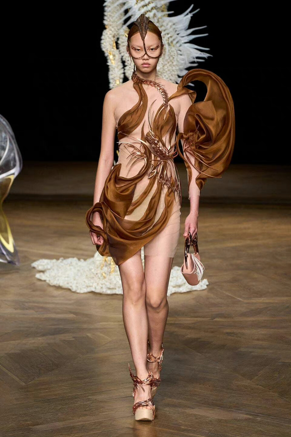 Iris van Herpen Fall 2022 couture ​​​